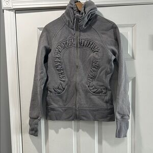 ✨✨🌟💫 Vintage! Lululemon athletica Gray Bomber Jacket/sweatshirt. Size 8